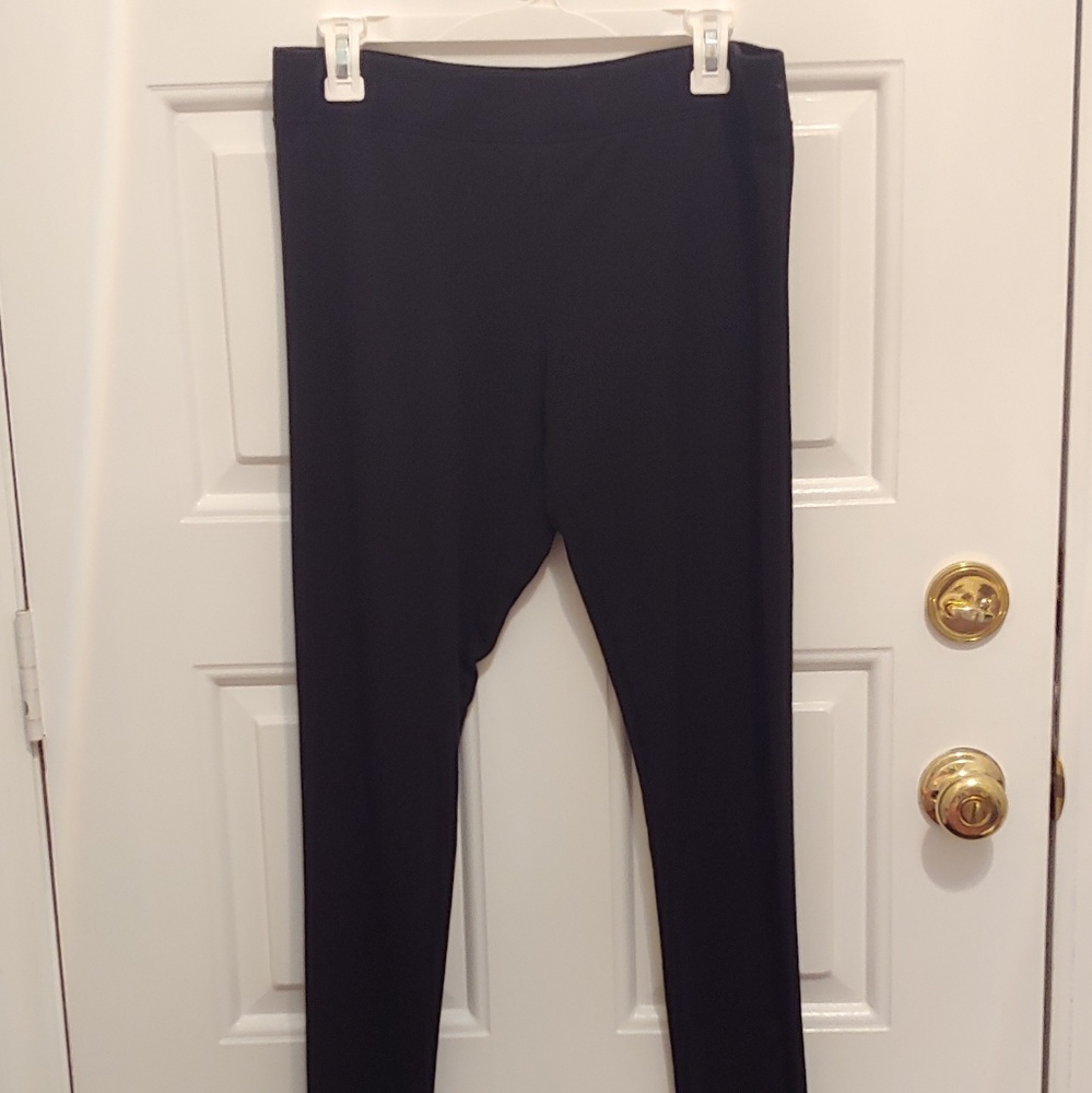 Merona women's LG black leggings, worn once.